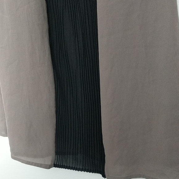 HM dress. Black pleated detail in front. - Picture 2 of 3